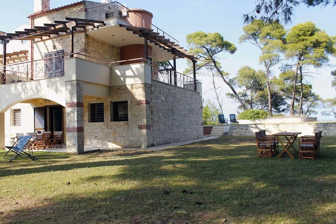 4 Bedroom Villa With Pool And Garden Néa Fókaia